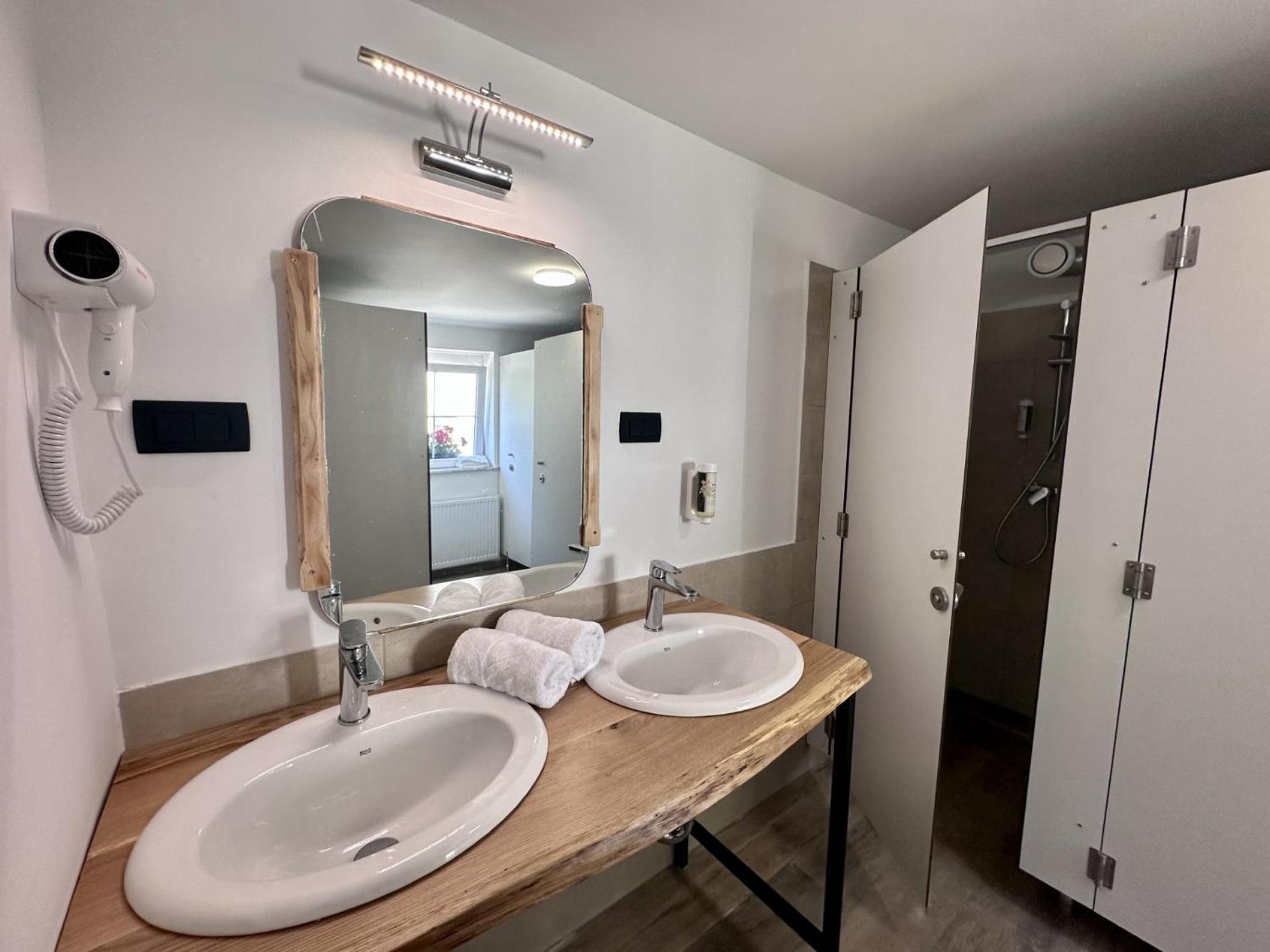 Bajta Kroparica Exteriér fotografie
